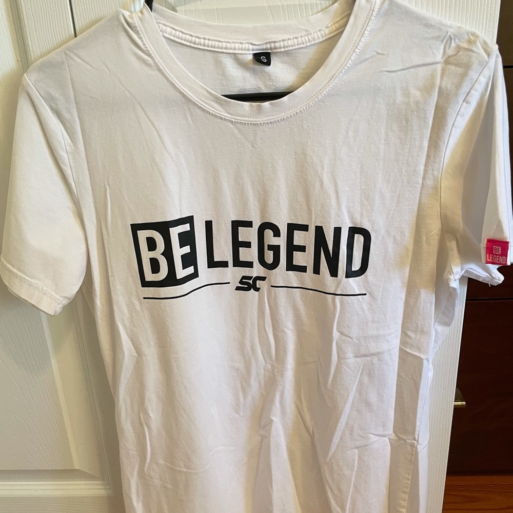 4/$20 EUC scoop neck shirt